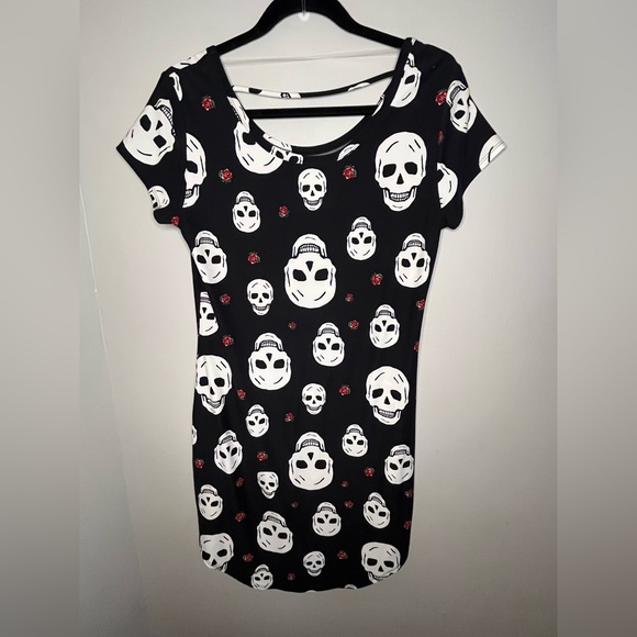 No Boundaries Black Skull & Rose T-shirt Dress Women’s Size Large - Picture 3 of 6